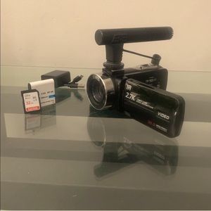 A black camera IR 2.7K